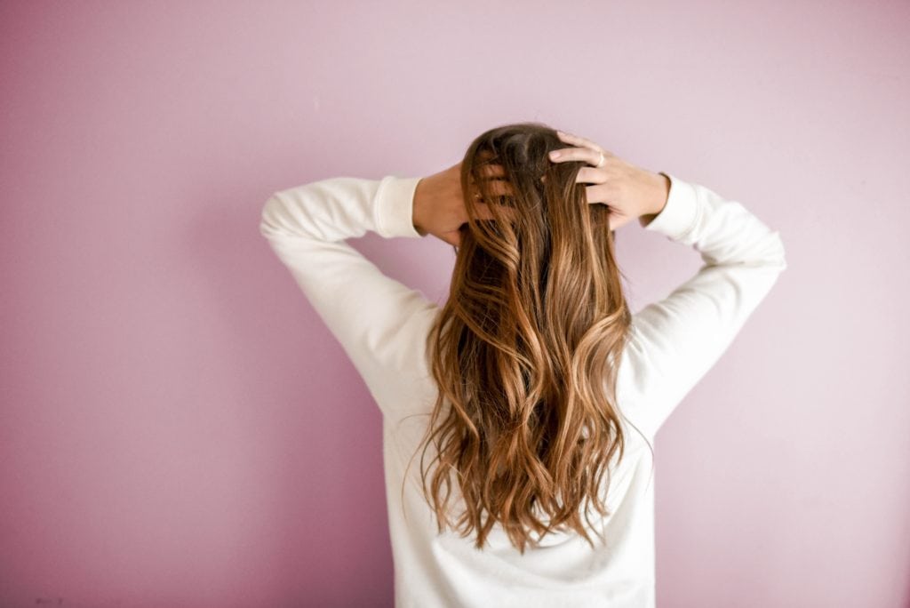 hair-pros-explain-how-to-air-dry-thick-hair-for-a-frizz-free-finish